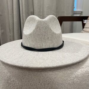 Women’s felt hat